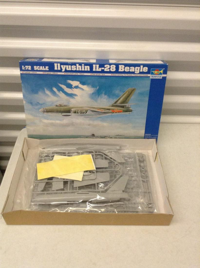 Ilyushin Beagle plane model complete (1 of 1)