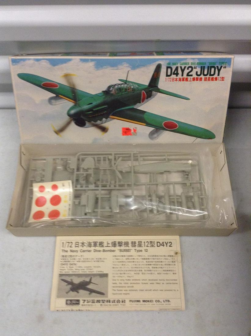 Japanese Dive-Bomber model complete (1 of 1)