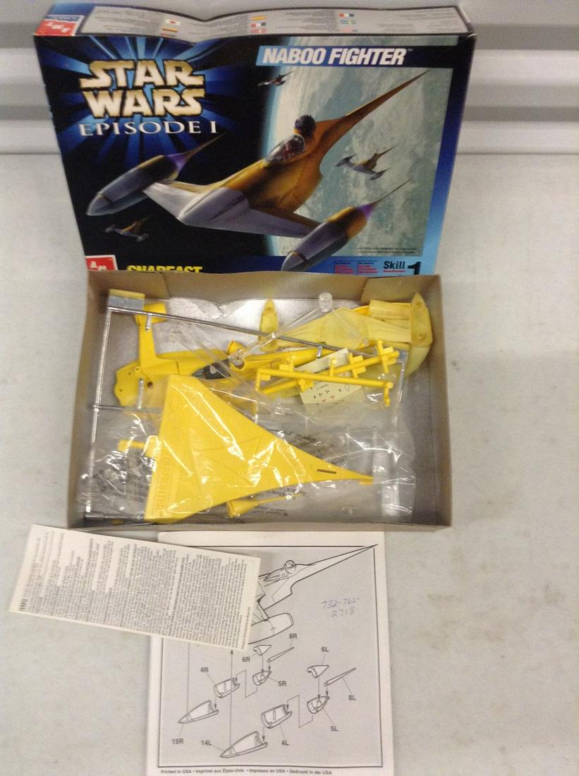 Star Wars Episode 1 Naboo Fighter model complete (1 of 1)