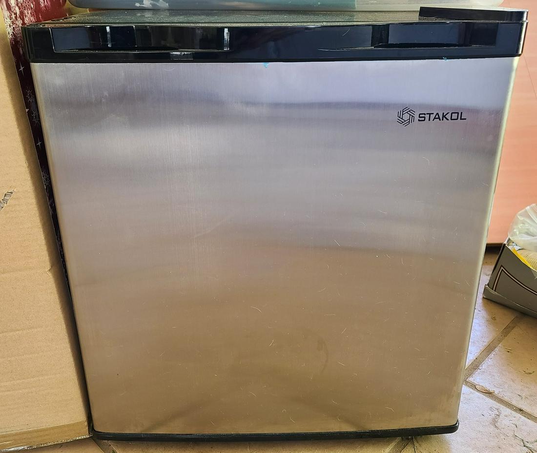 Stakol upright freezer model EP23795 (1 of 1)