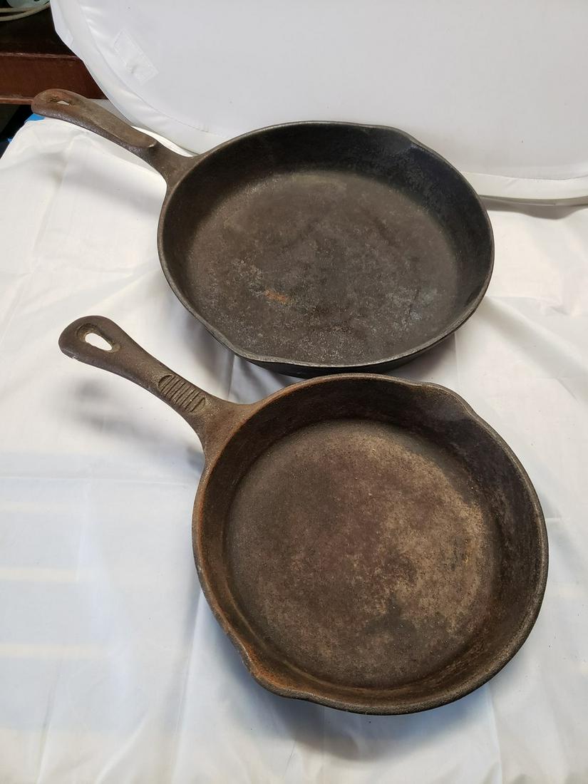 Two Cast Iron Wagner Skillet and griddle (1 of 1)