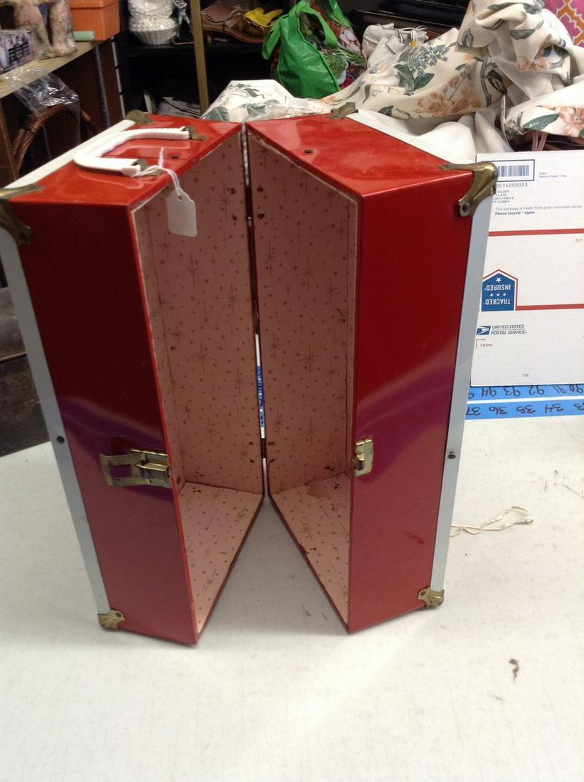 Vintage hard shell doll case (1 of 1)