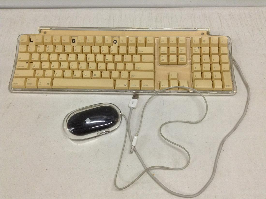 Apple Pro Keyboard and mouse (1 of 1)