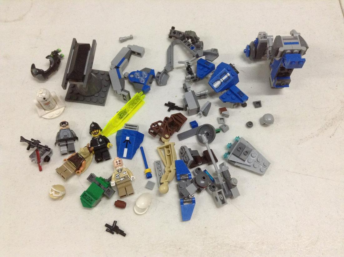 Lot of Star Wars and other Lego mini figures and Legos: Lot of Star Wars and other Lego mini figures and Legos