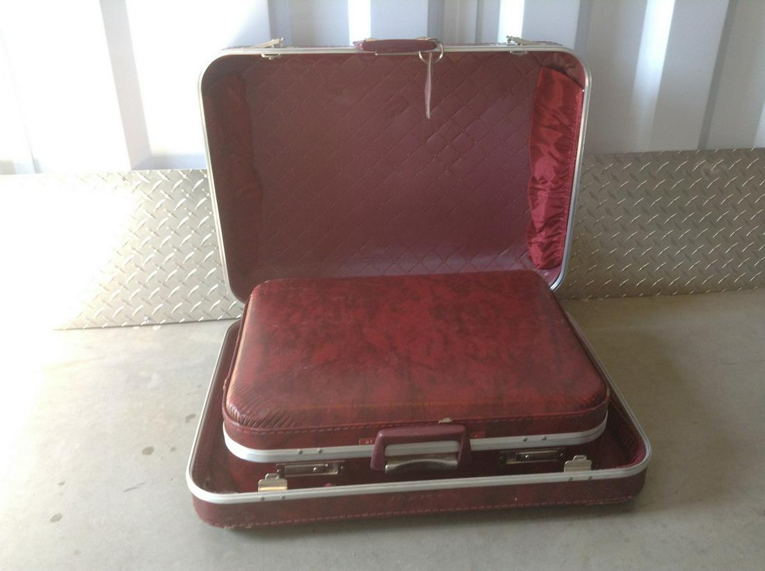 Pair of Vintage Suitcases: Pair of Vintage Suitcases