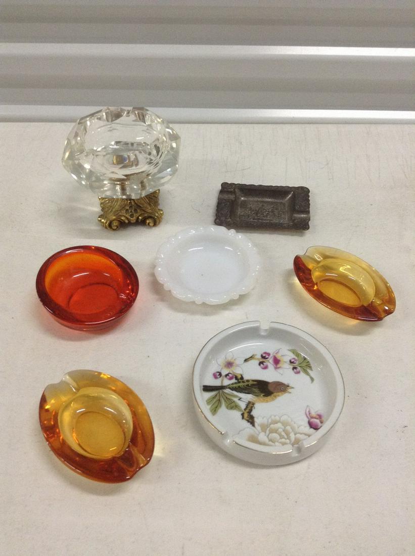 Lot of Vintage Ashtrays: Lot of Vintage Ashtrays
