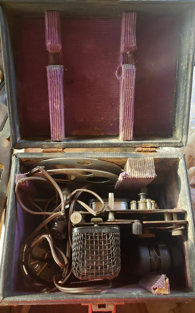 Vintage Movie Projector in original hard case (1 of 1)