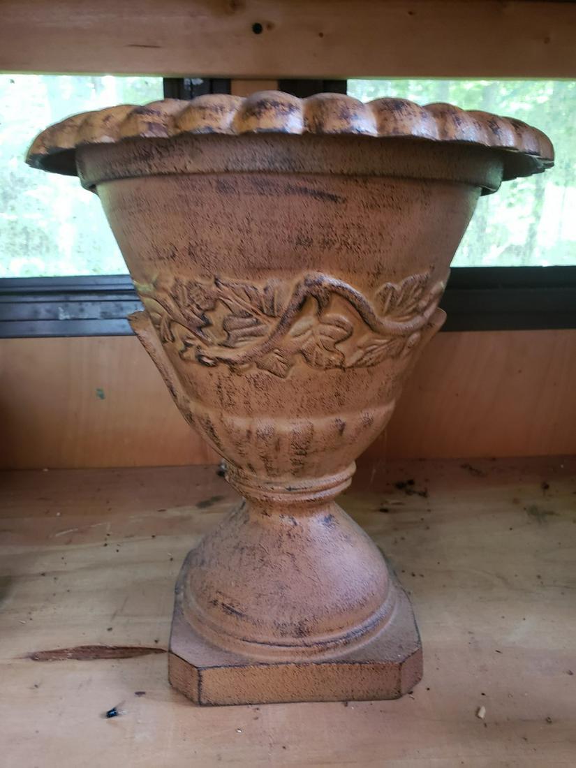 Cast Iron Metal Petal Urn planter Garden Wedding Yard (1 of 1)