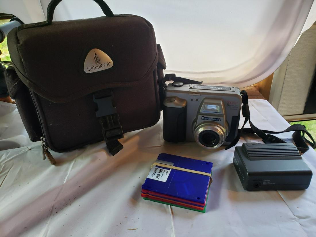 Panasonic PalmCam digital camera with carrying case (1 of 1)