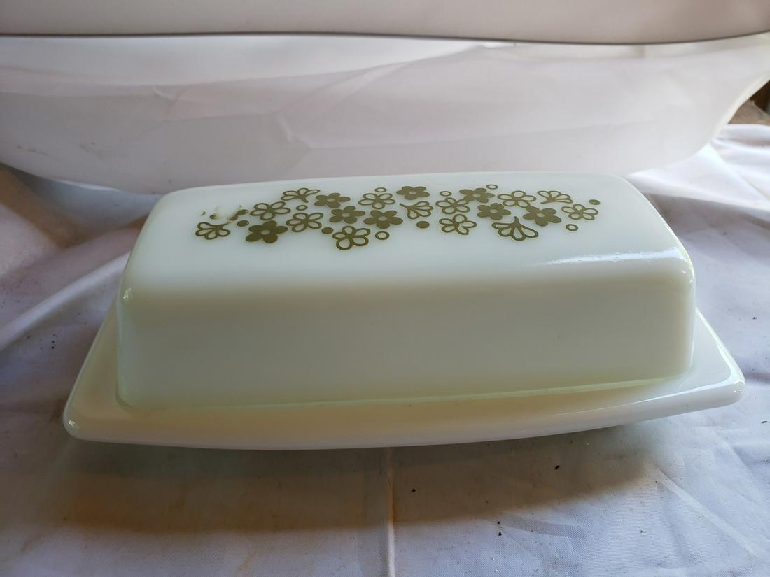 Vintage Pyrex butter dish (1 of 1)