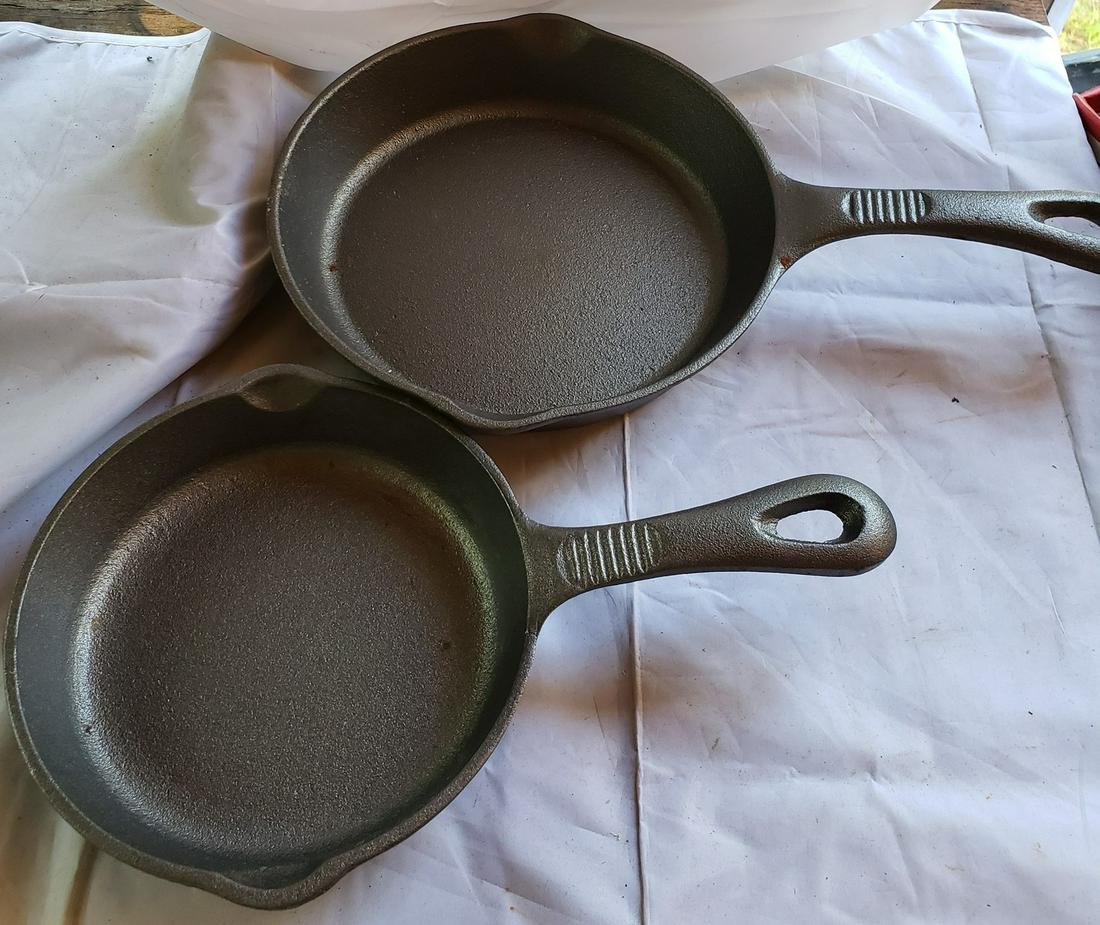 Benjamin & Medwin 6 1/2" cast iron frying pans (1 of 1)