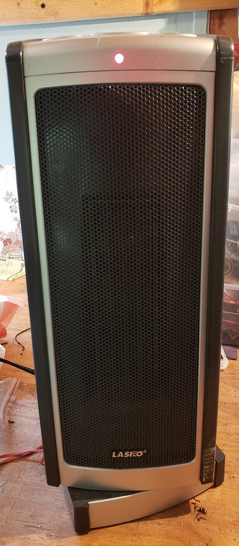 Lasko oscillating fan - plugged in and worked (1 of 1)