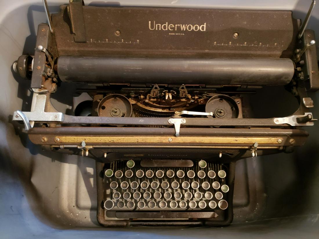 Antique Underwood Elliot Fishe typewriter 20" W: Antique Underwood Elliot Fishe typewriter 20" W carriage. Serial #S5329202-14