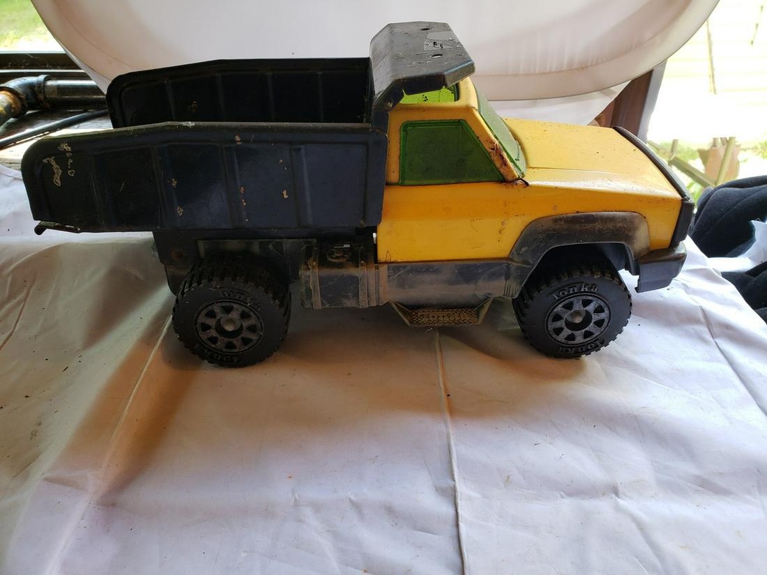 Vintage metal Tonka truck: Vintage metal Tonka truck