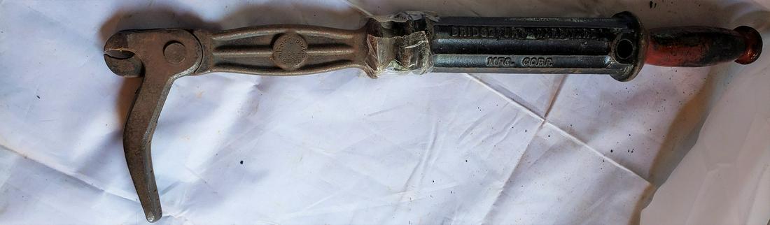 Antique Bridgeport hardware nail puller farm fence tool (1 of 1)