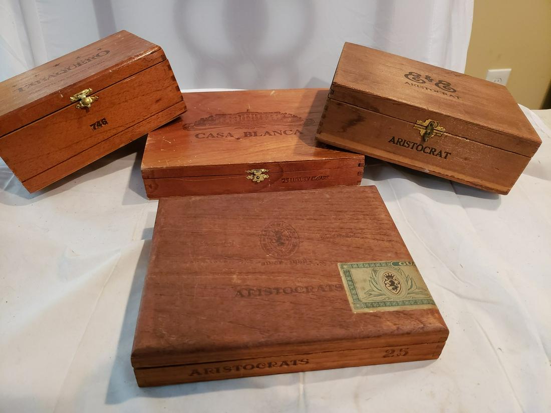 Lot of vintage wooden cigar boxes: Lot of vintage wooden cigar boxes