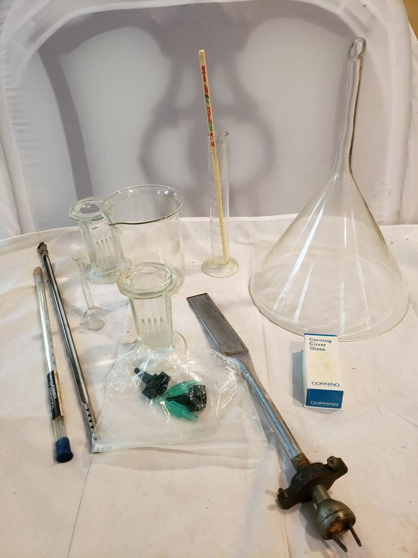 Lot of vintage Science experiment items - beakers, (1 of 1)