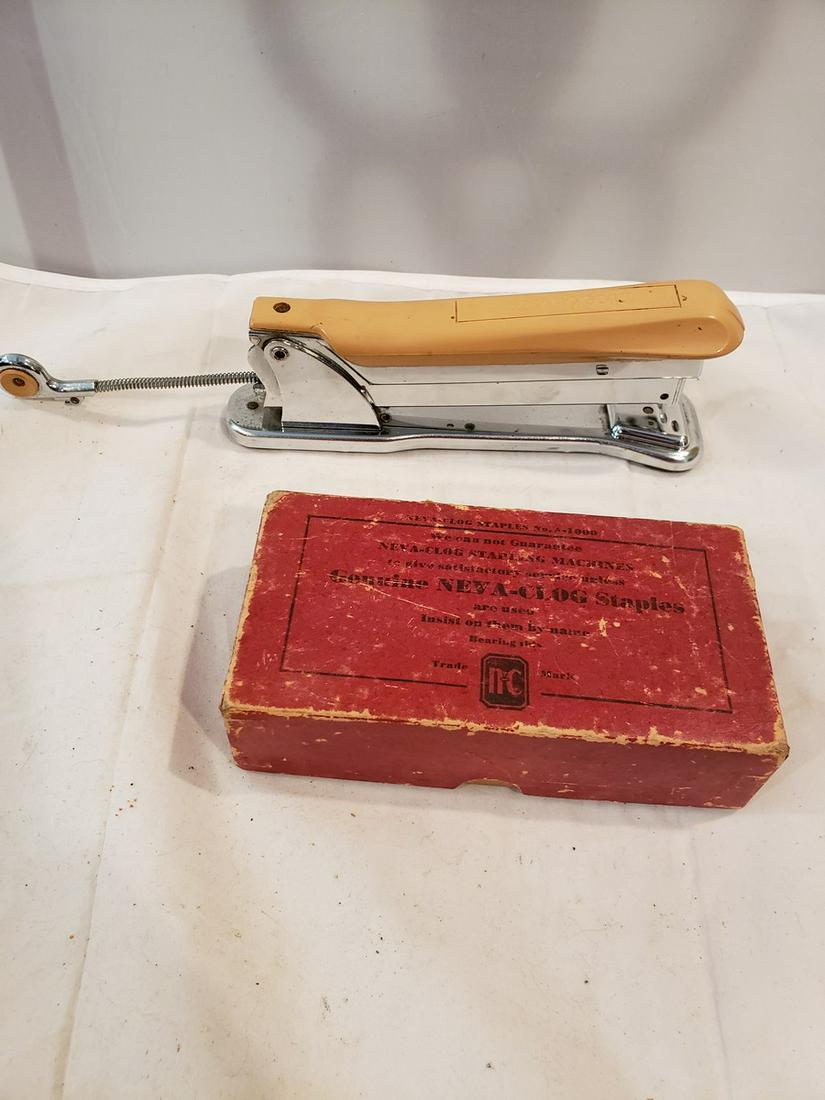 Vintage Stapler and Neva-Clog staples: Vintage Stapler and Neva-Clog staples