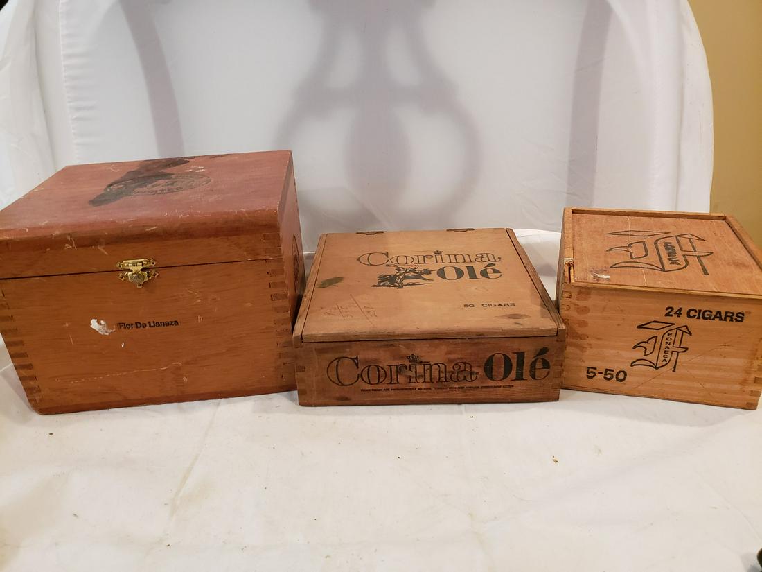 Lot of 3 vintage wooden cigar boxes: Lot of 3 vintage wooden cigar boxes