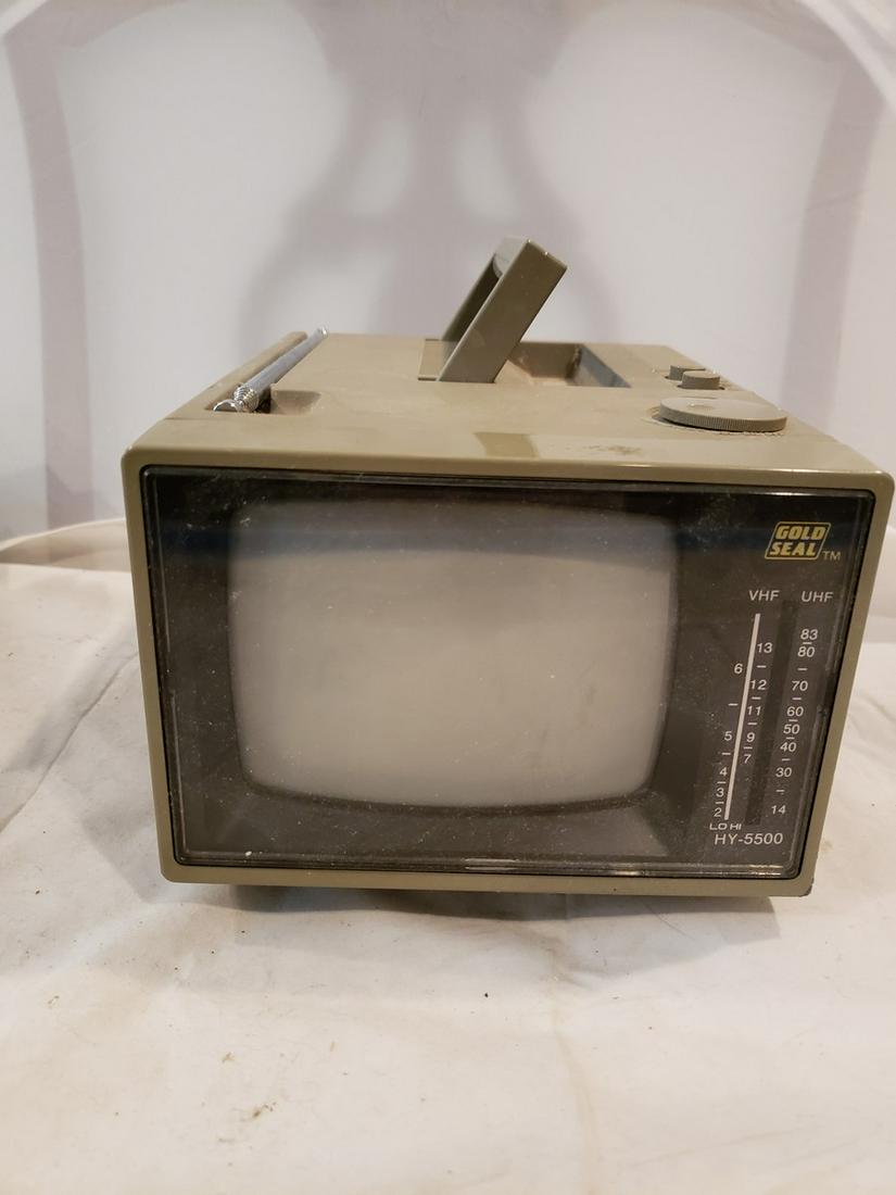 Gold Seal "Tote Vision" portable Television HY-5500: Gold Seal "Tote Vision" portable Television HY-5500
