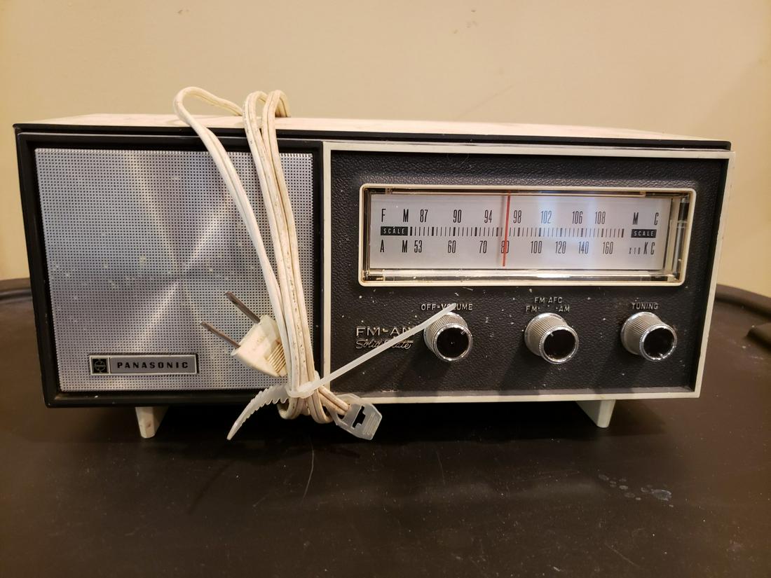 Panasonic FM-AM Solid State radio (1 of 1)