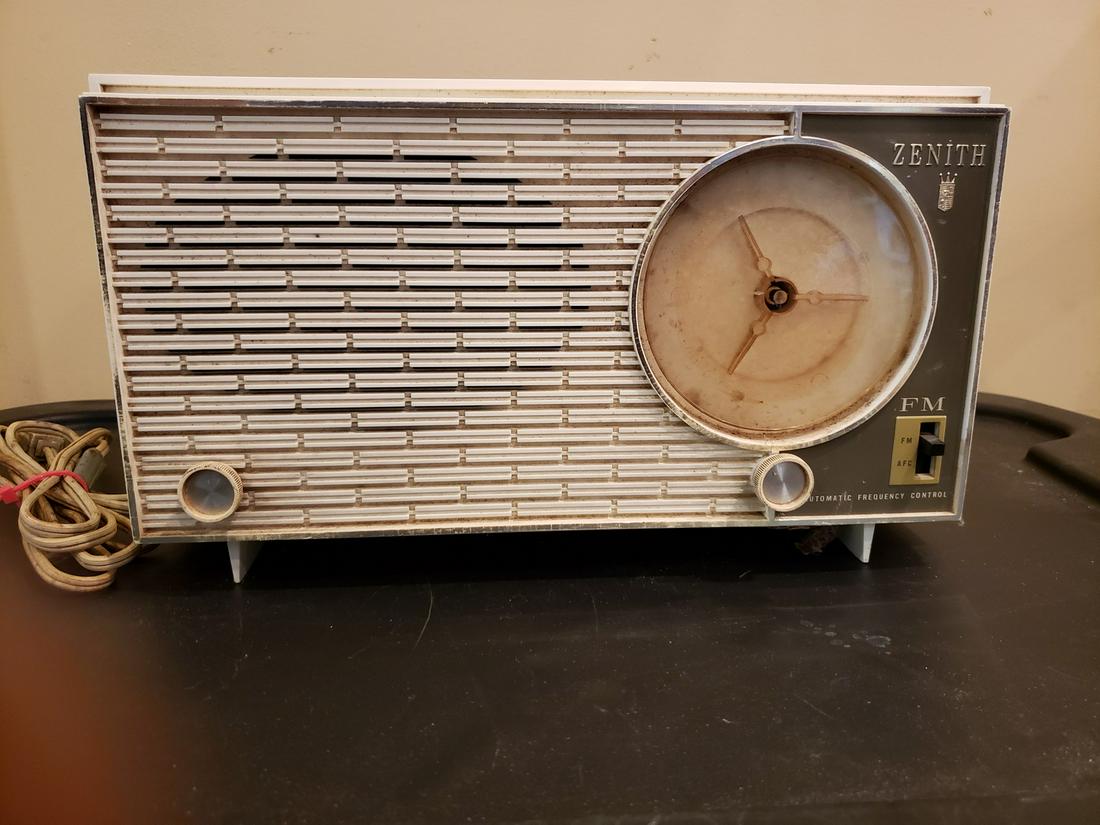 Zenith AM-FM vintage radio: Zenith AM-FM vintage radio