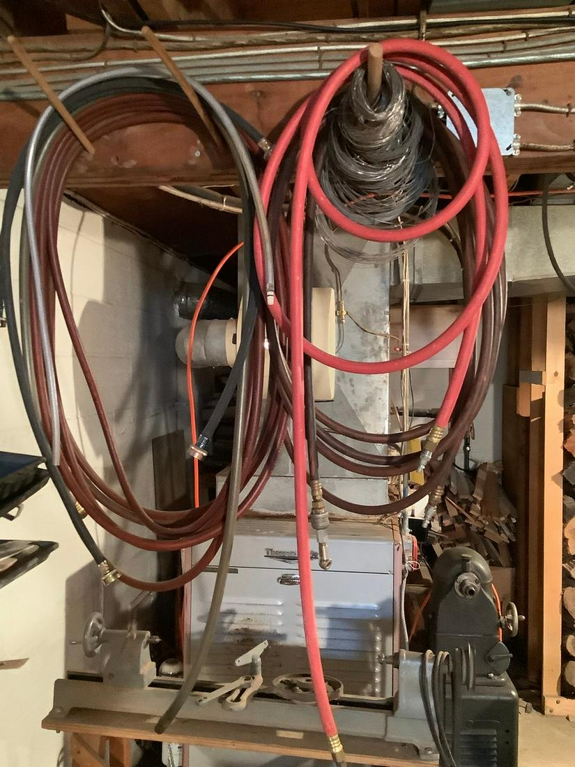 Large amount of air compressor hoses and mechanics wire (1 of 1)