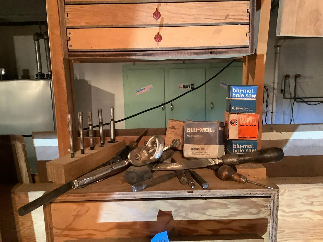 Shelf of tools: Shelf of tools