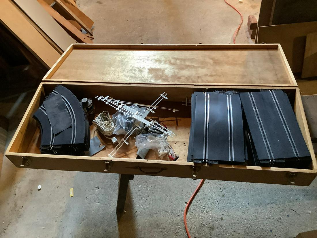 Strombecker Slot Car Track 36 Pieces with Guard Rails (1 of 1)