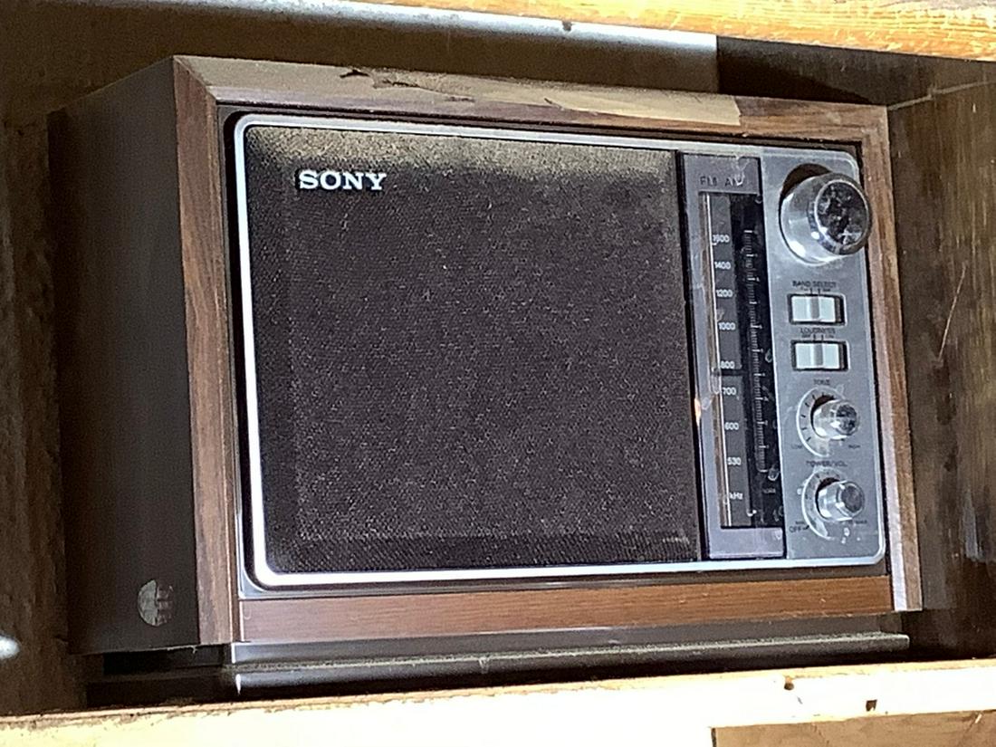 Vintage Sony Radio (1 of 1)