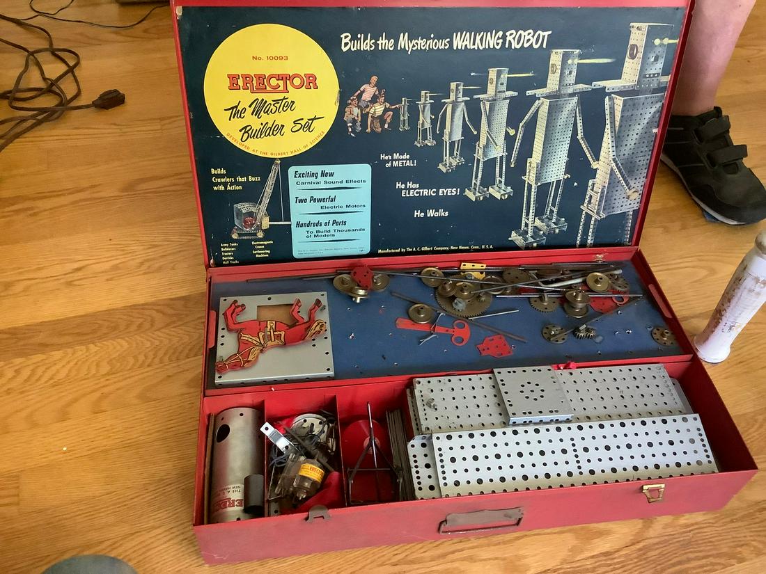 Erector Set No 10093 Builds Robots (1 of 1)