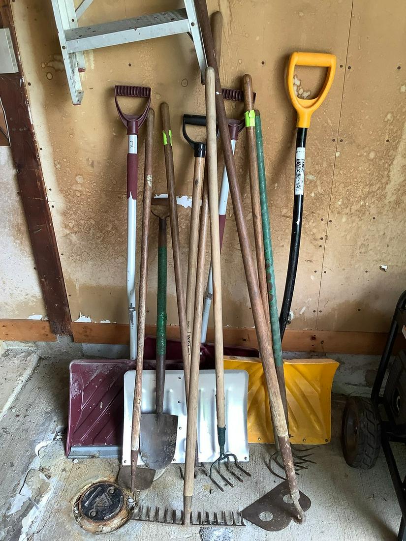 large lot of garden tools and shovels: large lot of garden tools and shovels