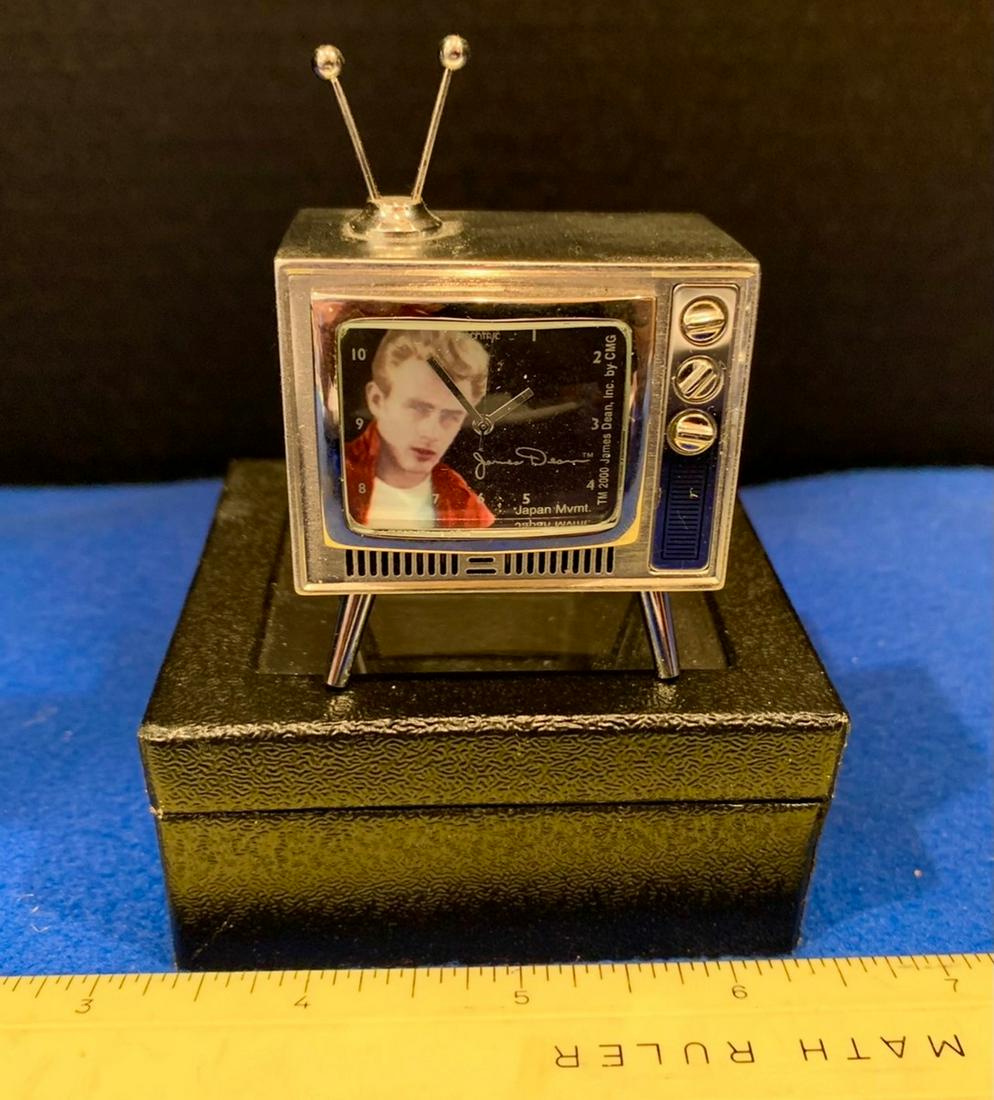 Mini Old fasion TV with clock, Just under 3" x 2": Mini Old fasion TV with clock, Just under 3" x 2", Needs new battery
