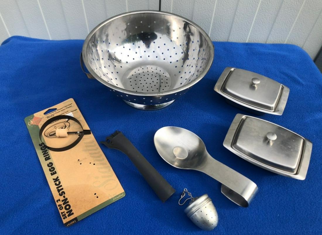 Large Lot of Kitchen items, including strainer, egg (1 of 1)