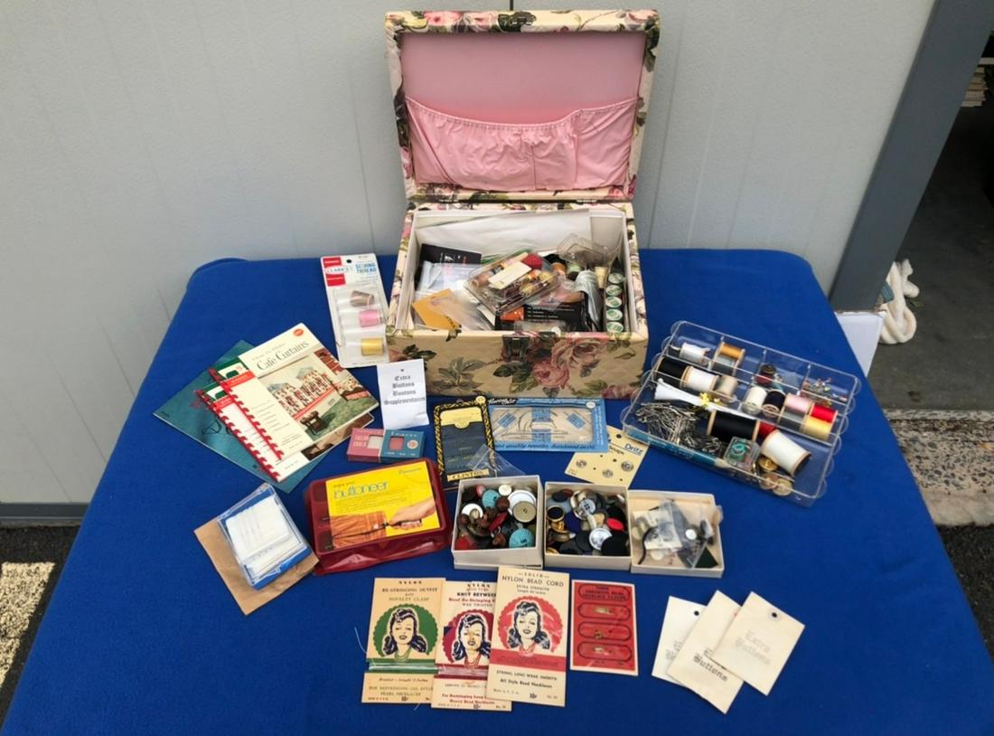 Vintage Sewing kit packed with loads of buttons, (1 of 1)