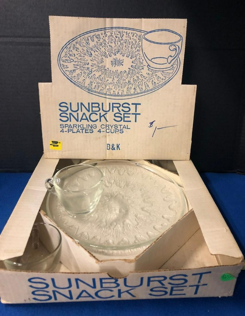 Vintage Sunburst snack set, sparkling crystal, 4 plates: Vintage Sunburst snack set, sparkling crystal, 4 plates and 4 cups in orignal box