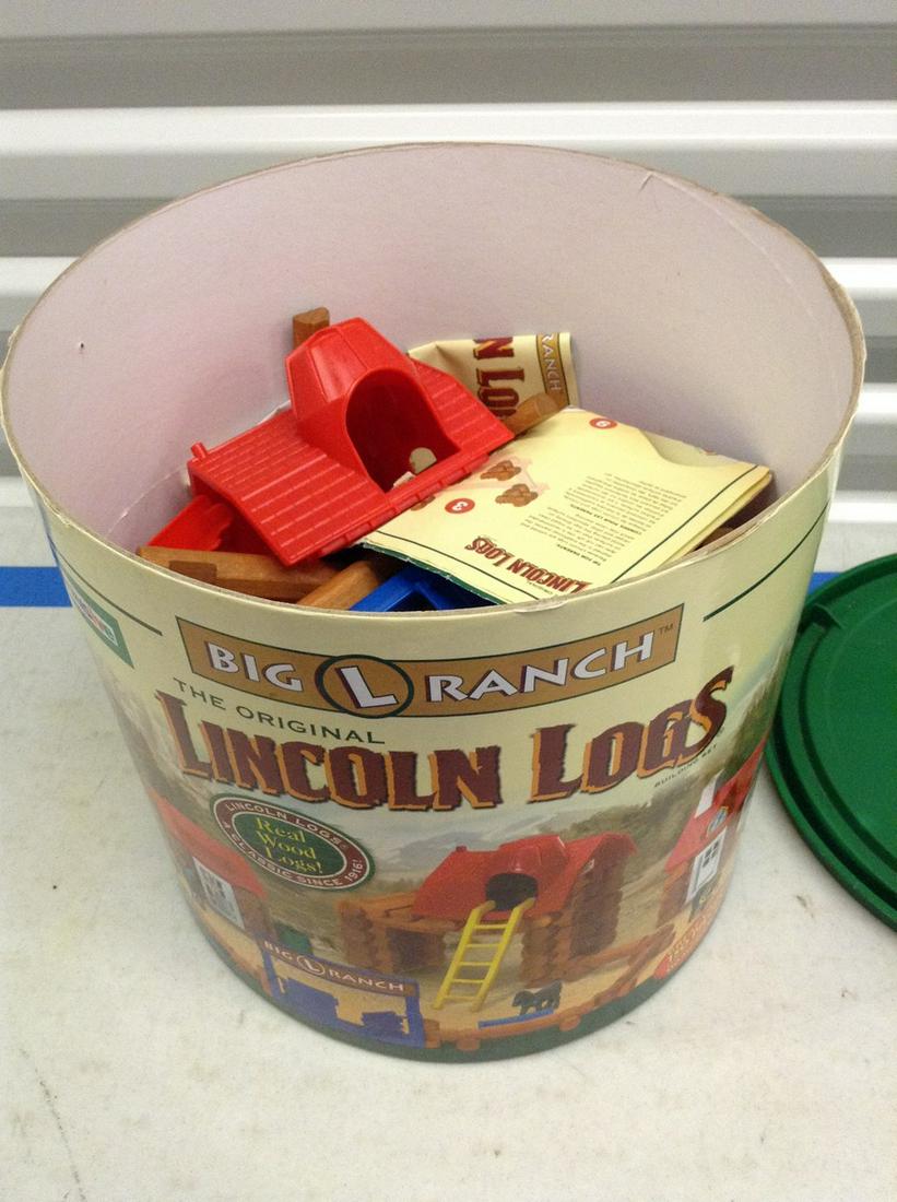 Lot of Lincoln Logs: Lot of Lincoln Logs