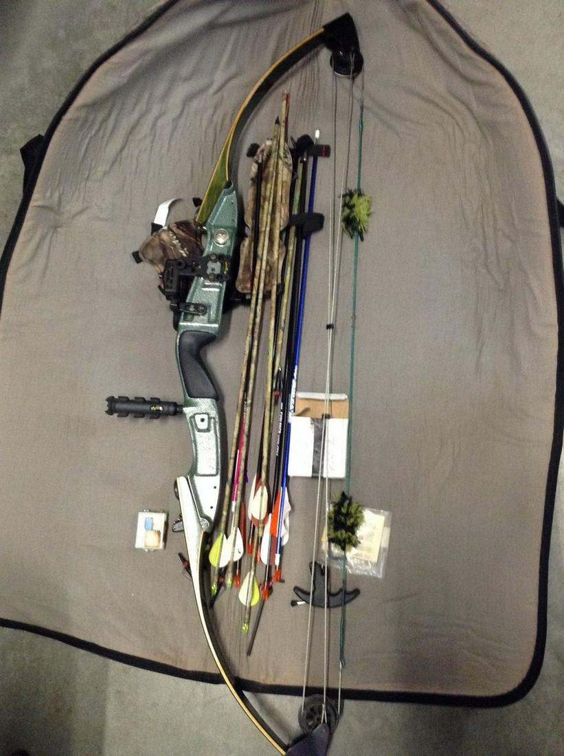 Apex Bone Collector Bow with arrows and carrying case: Apex Bone Collector Bow with arrows and carrying case