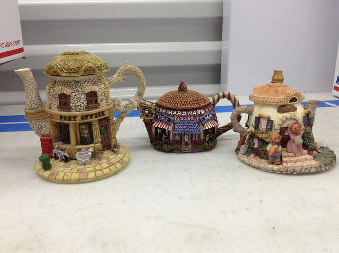 3 Hometown Teapot Cottages