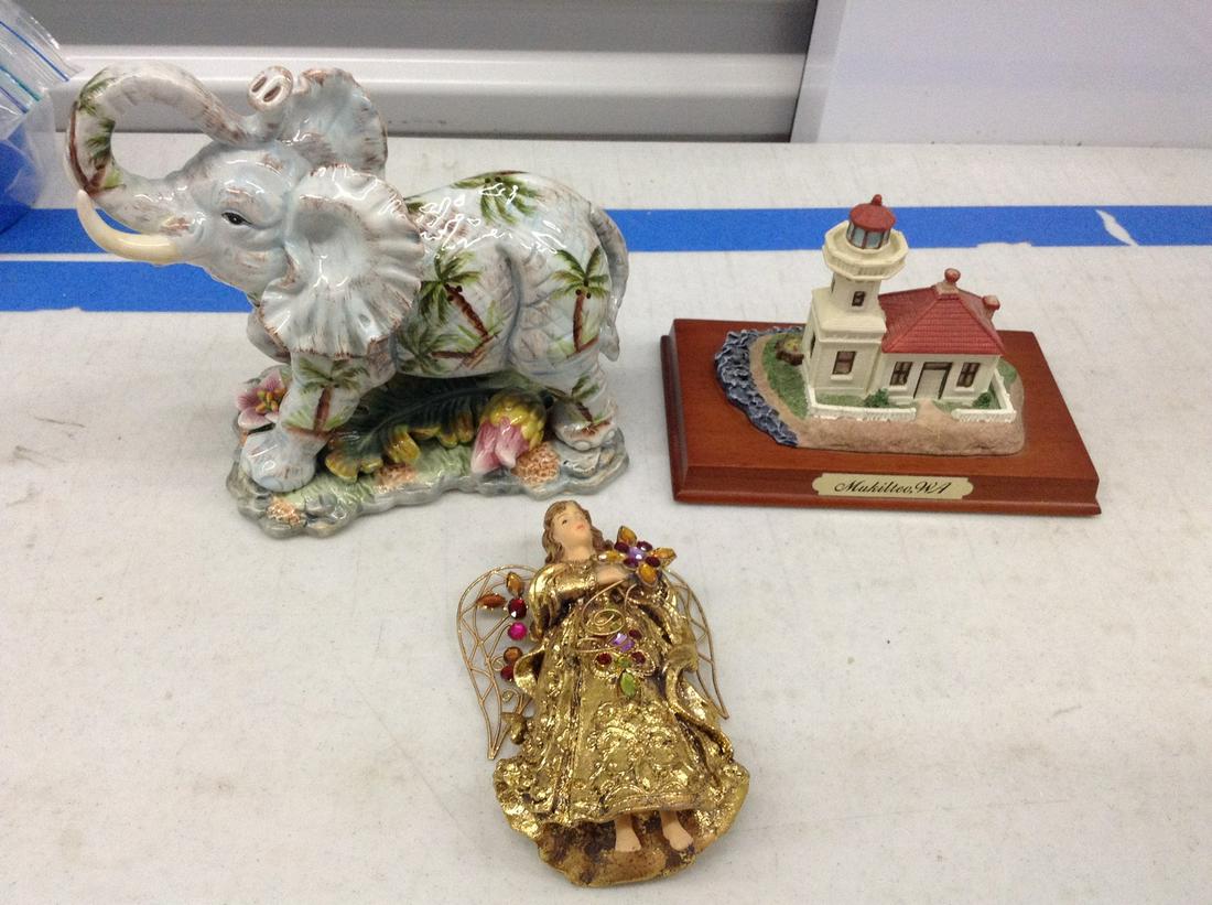 Lot of porcelain elephant and more: Lot of porcelain elephant and more