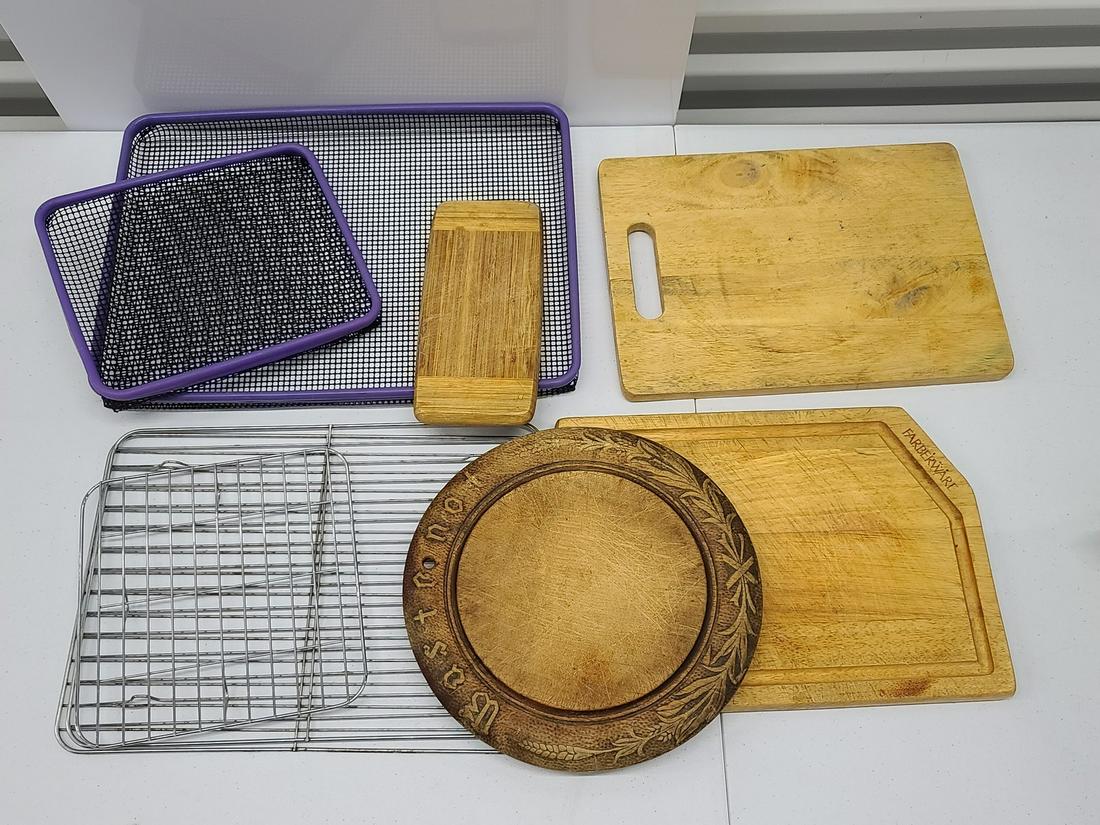 Cutting Boards & Wire Trays (1 of 1)