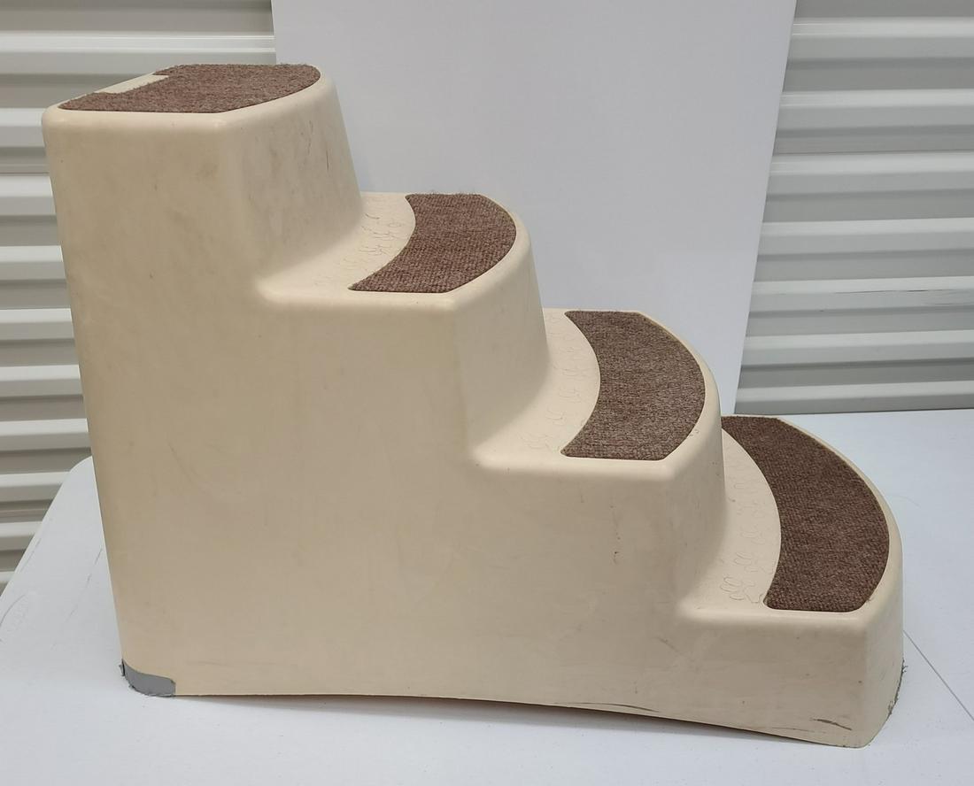 Plastic Pet Stairs Light (1 of 1)