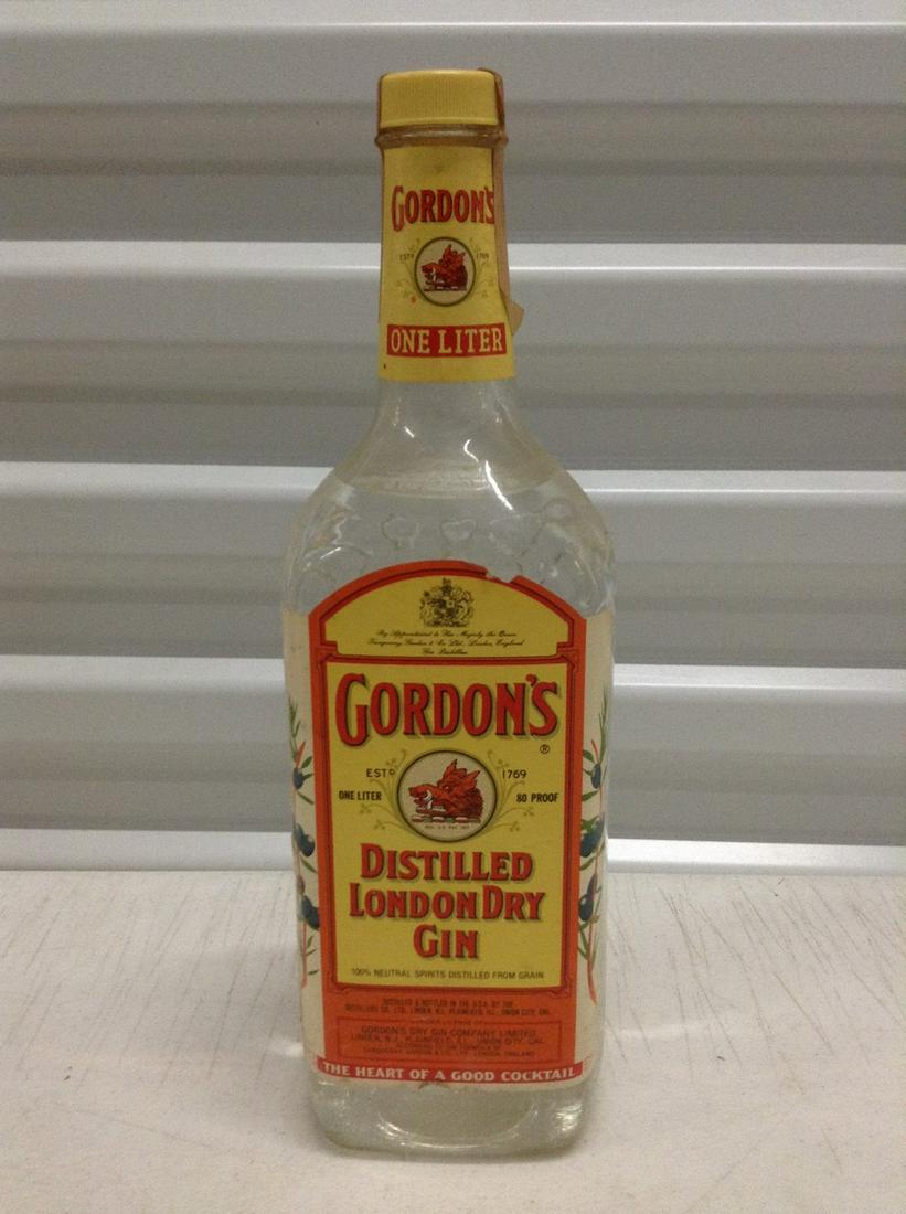 Sealed Gordon's London Dry Gin Unbroken Tax Stamp 1L: Sealed Gordon's London Dry Gin Unbroken Tax Stamp 1L