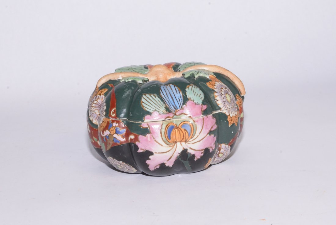 Hand painted ceramic lidded dish 5" wide (1 of 1)