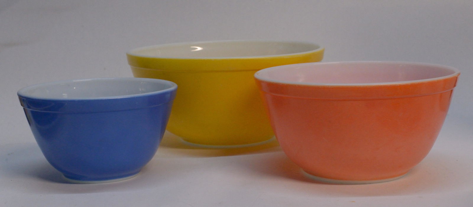 Set of 3 vintage Pyrex bowls: 2-1/2 QT, 1-1/2 QT, 1-1/2 PT