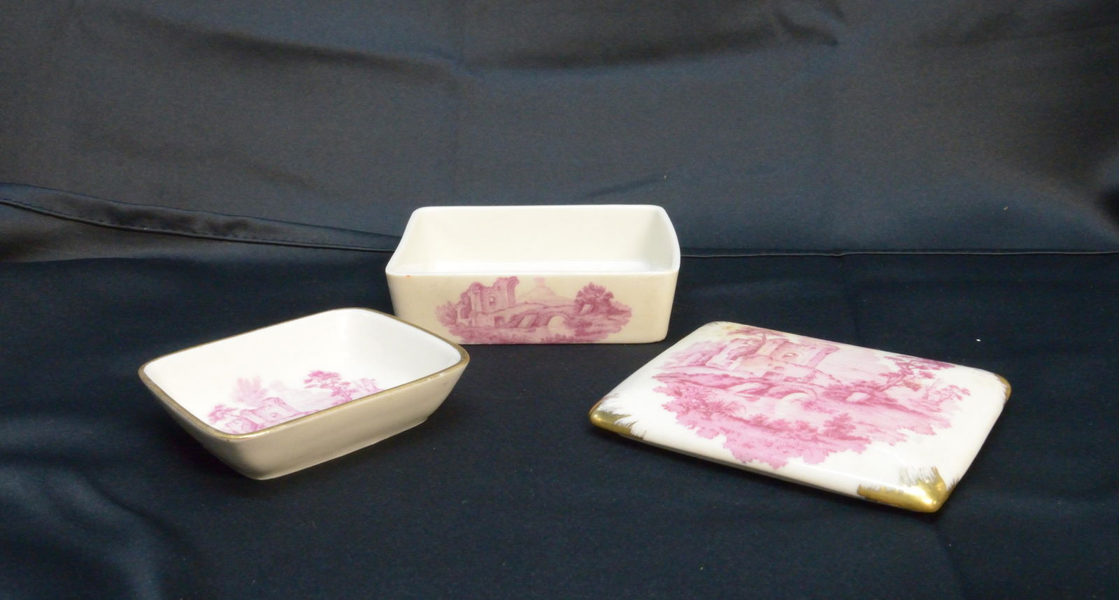 Bethwood Royal China Lidded Box with Nested Dish 4.5" (1 of 1)
