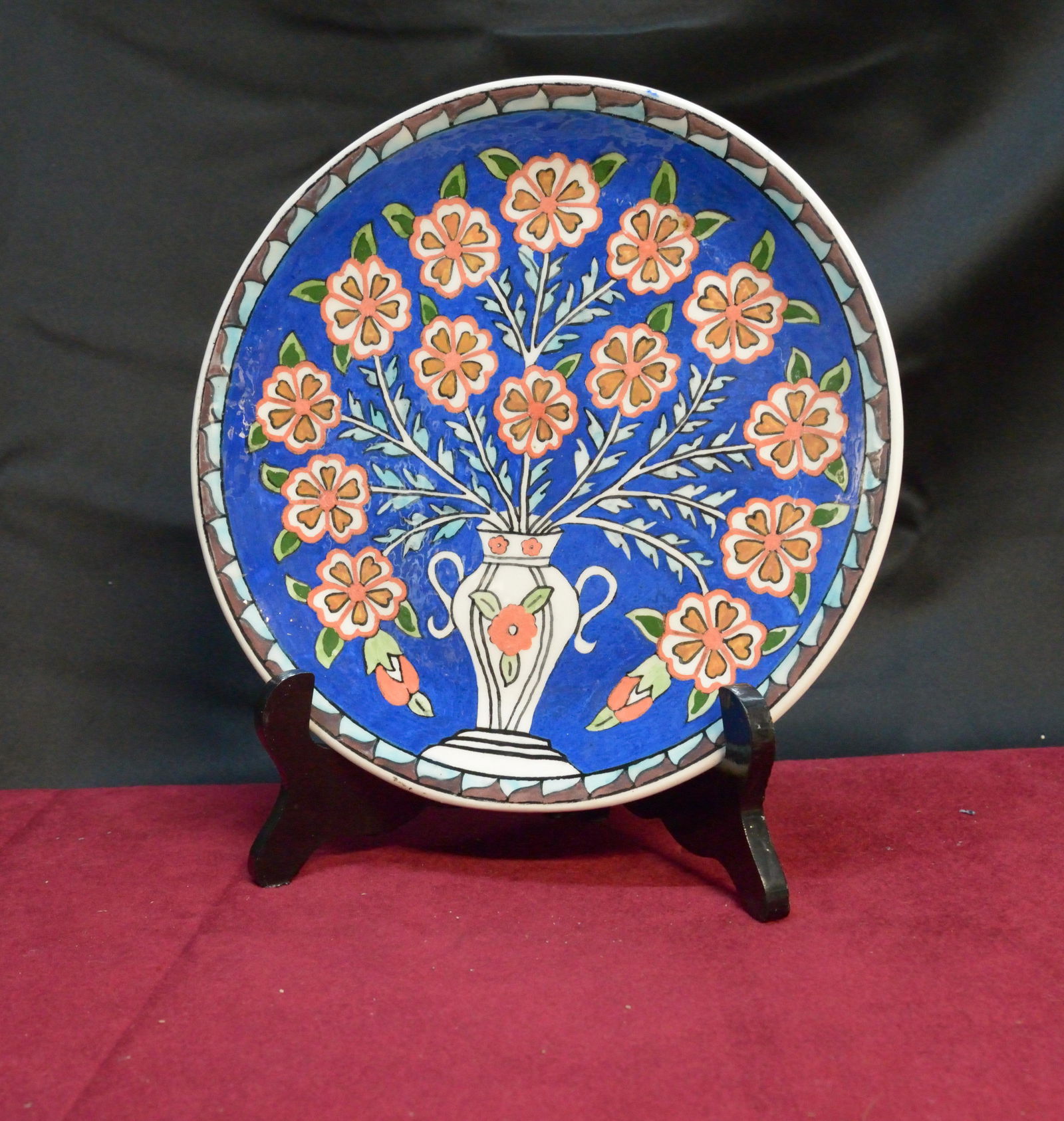 Hand painted Turkish ceramic plate 9" across (1 of 2)