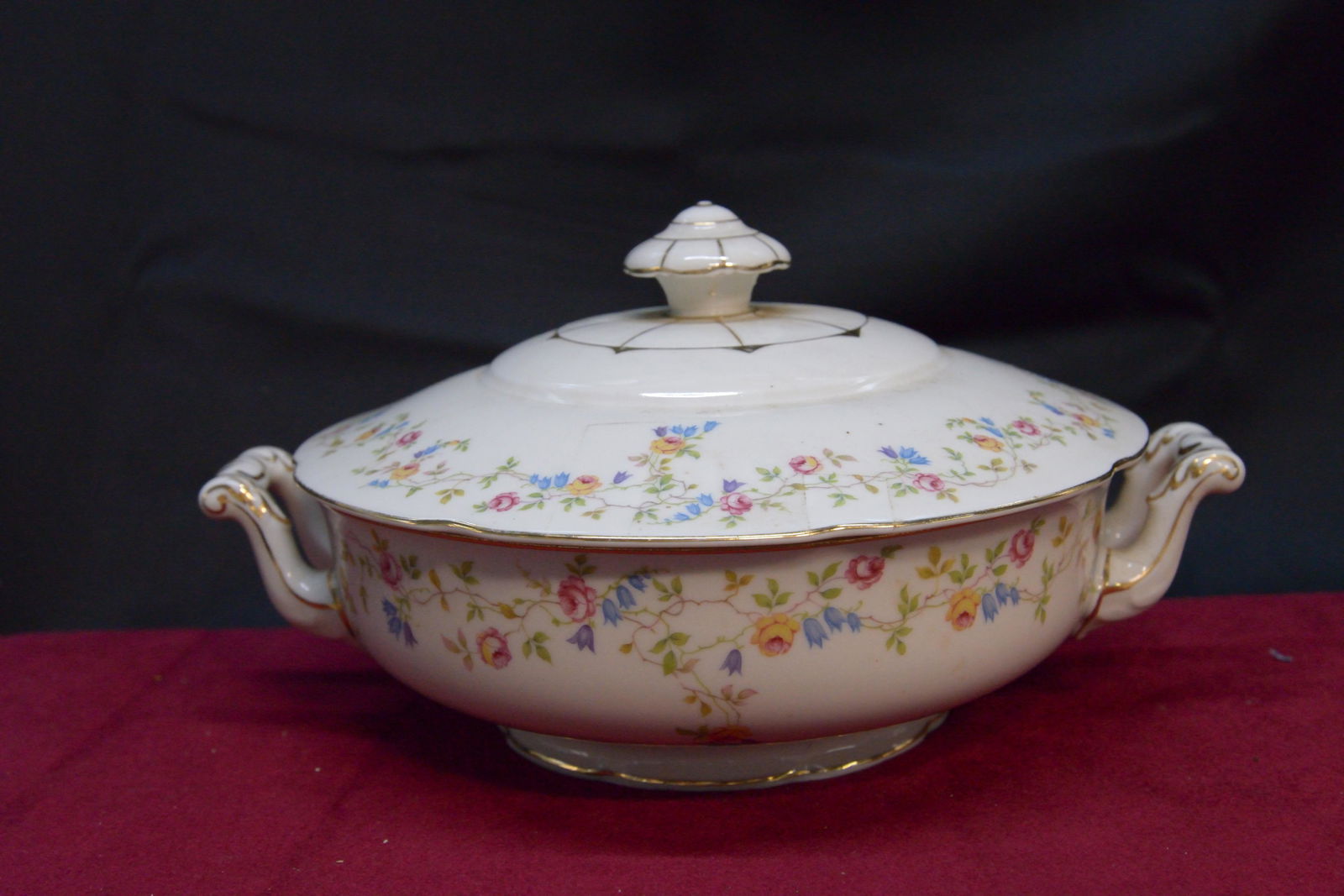 Royal Bohemia lidded serving bowl with handles 8.5" (1 of 1)