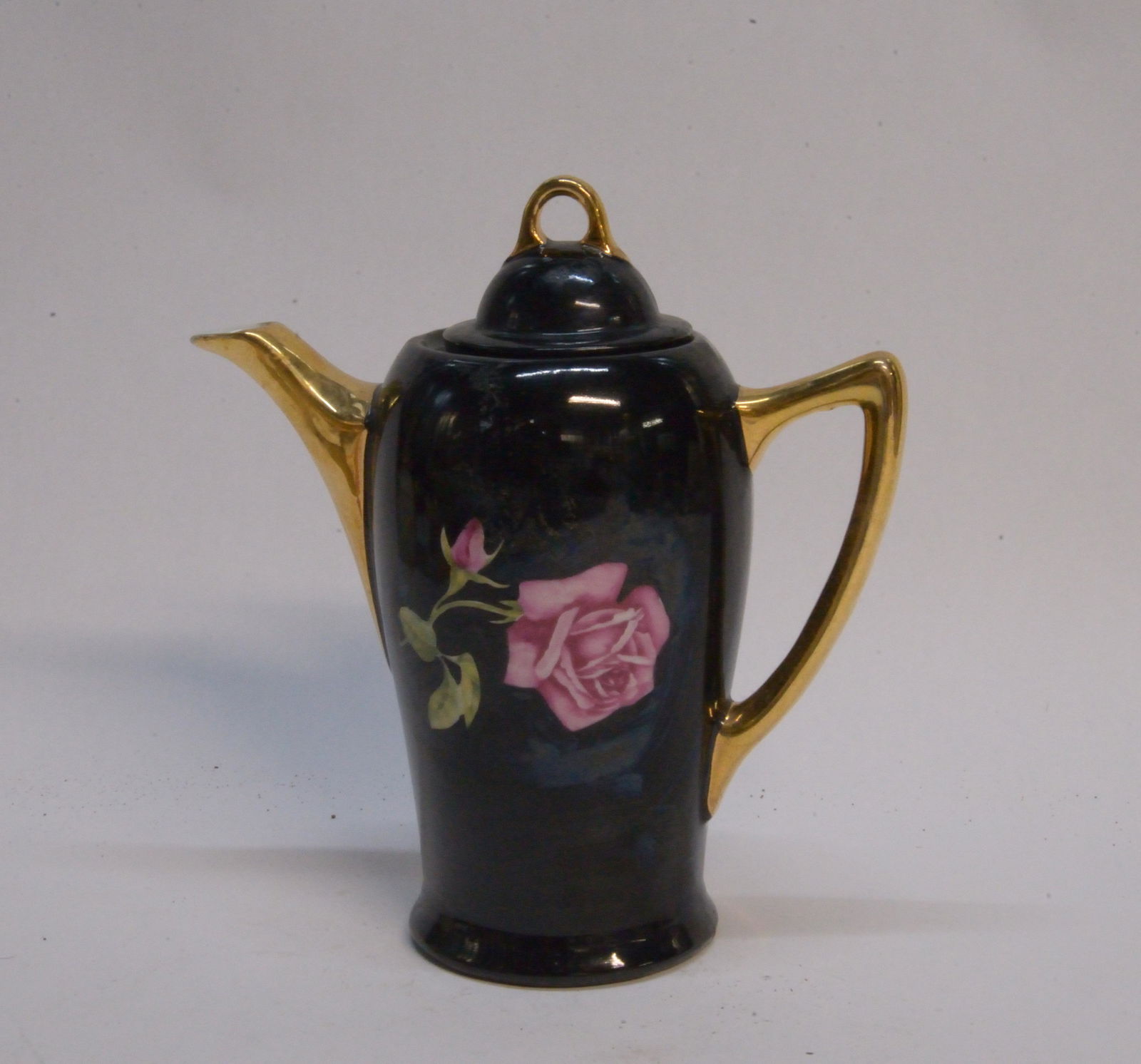 German ceramic teapot with floral motif and gold (1 of 1)