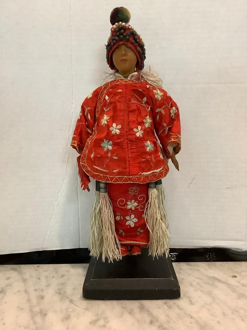 Newark Museum Costume figure bride (1 of 1)